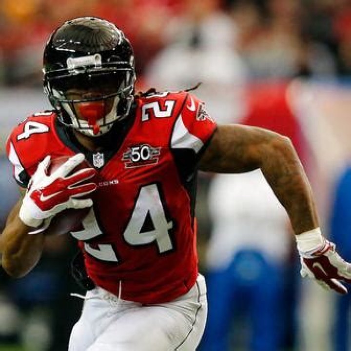 Devonta Freeman Wants To Sign A Contract Extension With Atlanta So He Can Put His Sisters Through College