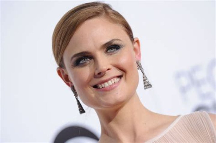 Emily Deschanel Net Worth | Celebrity Net Worth