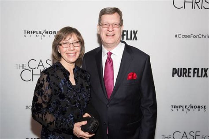 Lee Strobel Net Worth | Celebrity Net Worth