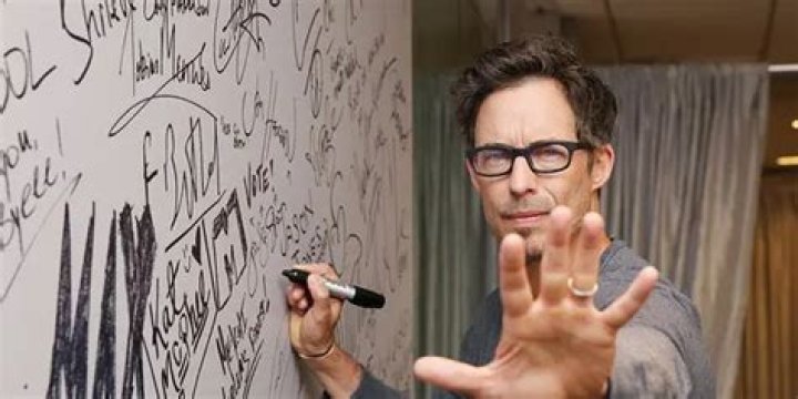 Tom Cavanagh Net worth | Celebrity Net Worth